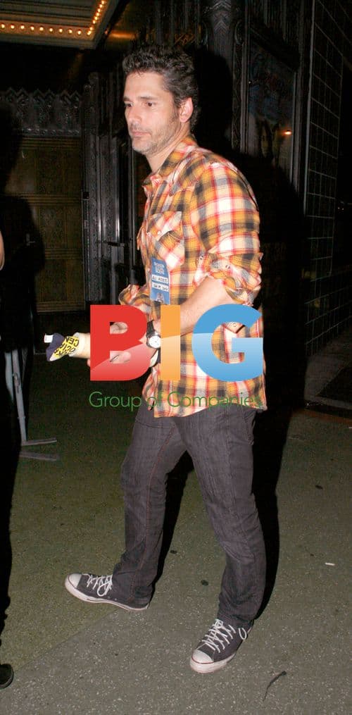 Eric Bana leaves concert with new woman