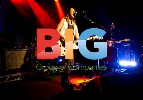 KT Tunstall Performs on Tour