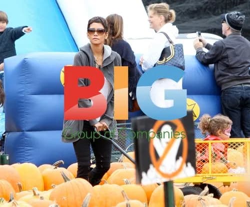Halle Berry and Daughter at Pumpkin Patch