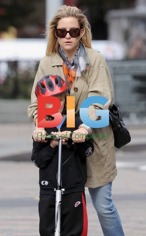 Kate Hudson Skateboarding with Son in NYC