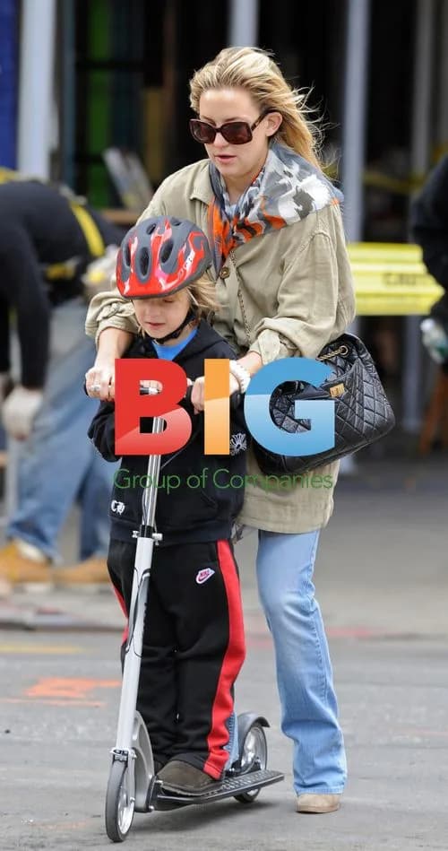 Kate Hudson Skateboarding with Son Ryder