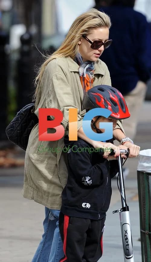 Kate Hudson Skateboards with Son Ryder