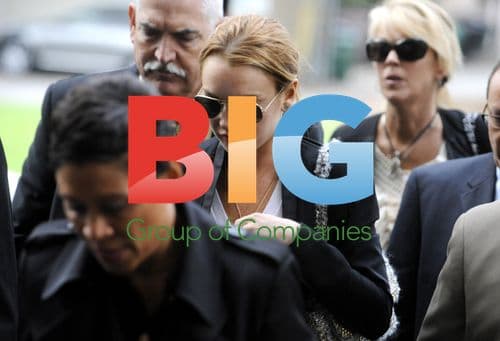 Lindsay Lohan Arrives at Courthouse