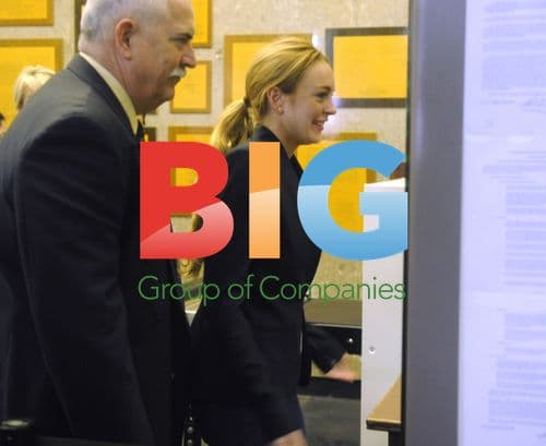 Lindsay Lohan arrives for courthouse hearing