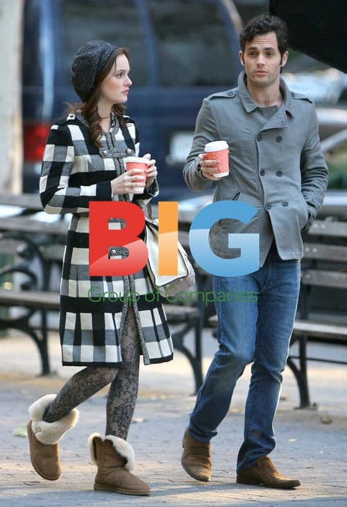 Blake Lively and Leighton Meester on Gossip Girl set