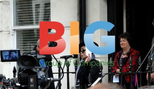 Yoko Ono Unveils Lennon Blue Plaque