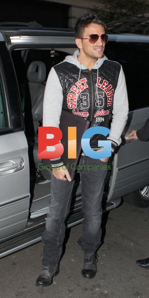 Peter Andre Leaving London Hotel