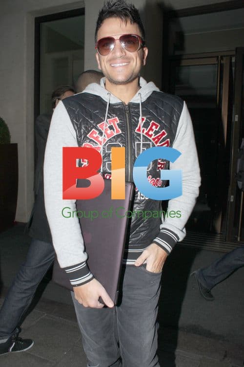 Peter Andre Leaving London Hotel