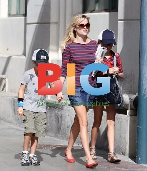 Reese Witherspoon shops with kids Ava and Deacon