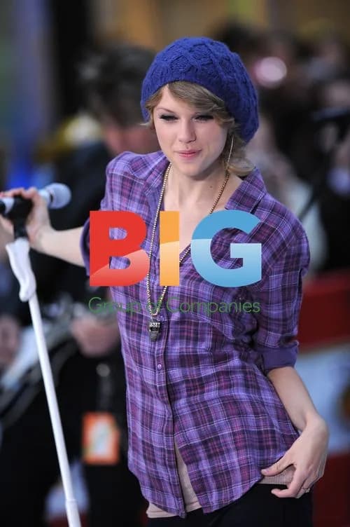 Taylor Swift Performs on Today Show