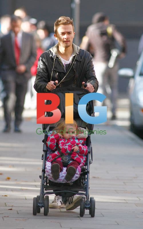 Jack Shepard and daughter leave Coronation Street