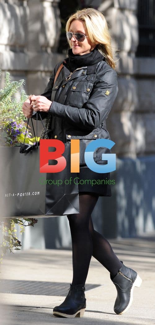 Jane Krakowski Carries Net-A-Porter Bag