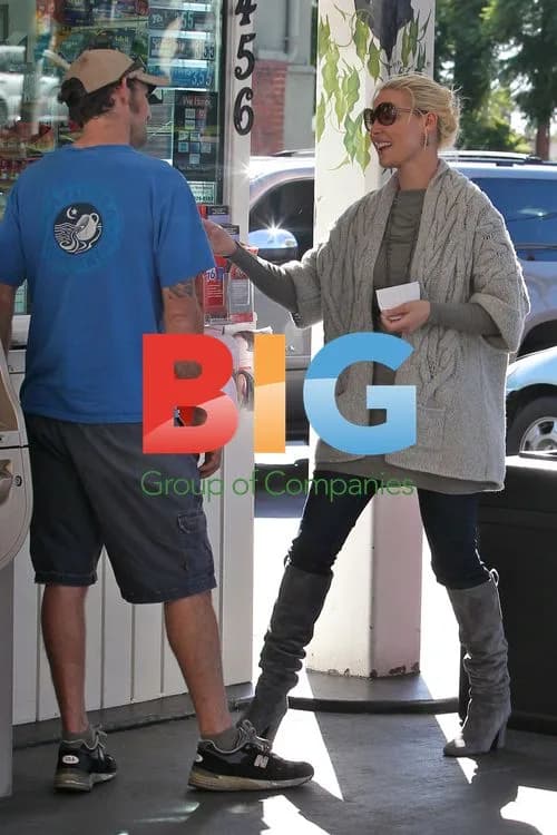 Katherine Heigl Shopping at Michael's