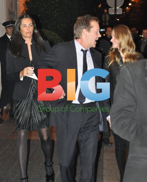 Kiefer Sutherland Outside Hotel in Paris