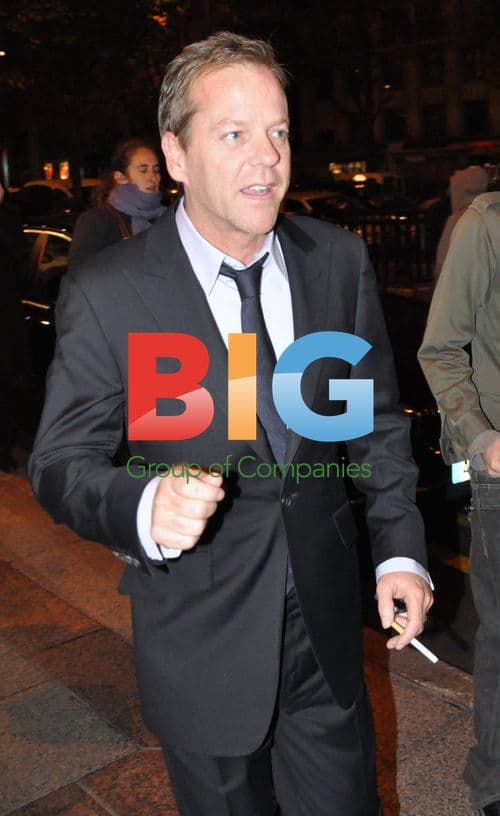 Kiefer Sutherland Meets Women in Paris