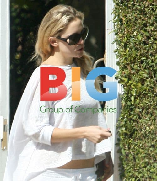 Kate Hudson Leaves Goldie Hawn's House