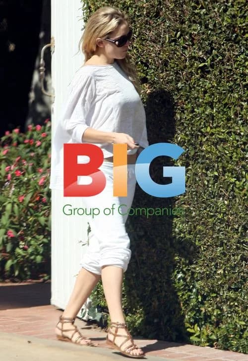 Kate Hudson Leaves Goldie Hawn's House