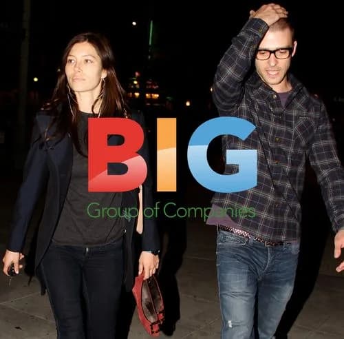 Justin Timberlake and Jessica Biel leaving restaurant