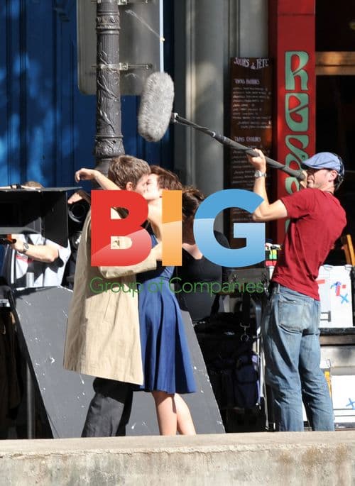 Anne Hathaway and Jim Sturgess filming "One Day" in Paris