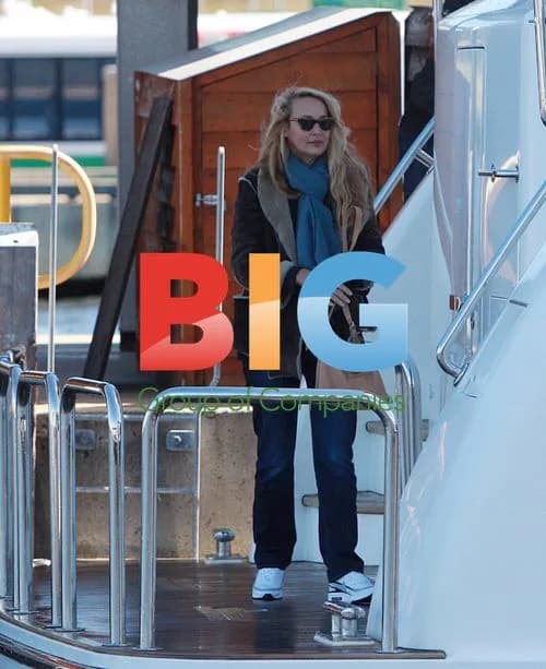 Jerry Hall and 'The Graduate' Cast Board Yachts in Perth