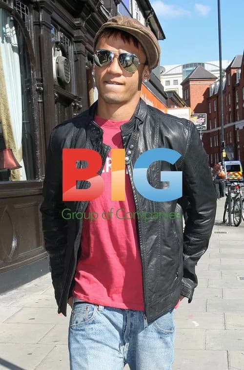 JLS singer Aston Merrygold buys sandwich in London