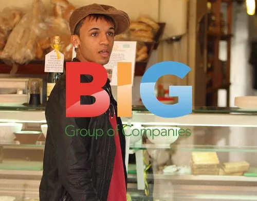 JLS Singer Aston Merrygold Buys Sandwich in London
