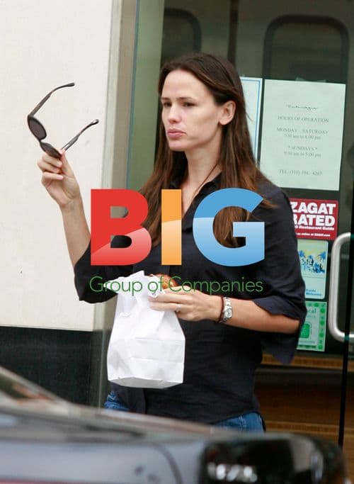 Jennifer Garner Gets Morning Coffee