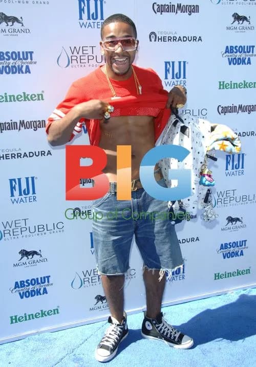 Omarion at Wet Republic party