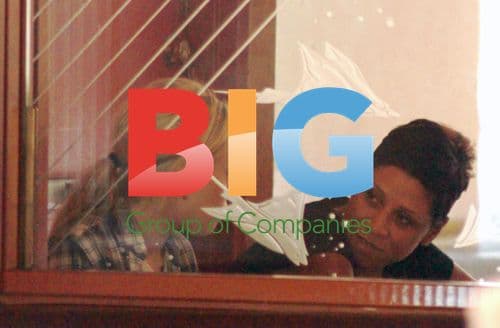 Lindsay Lohan Lunches with Lawyer