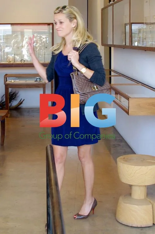 Reese Witherspoon Shopping in LA