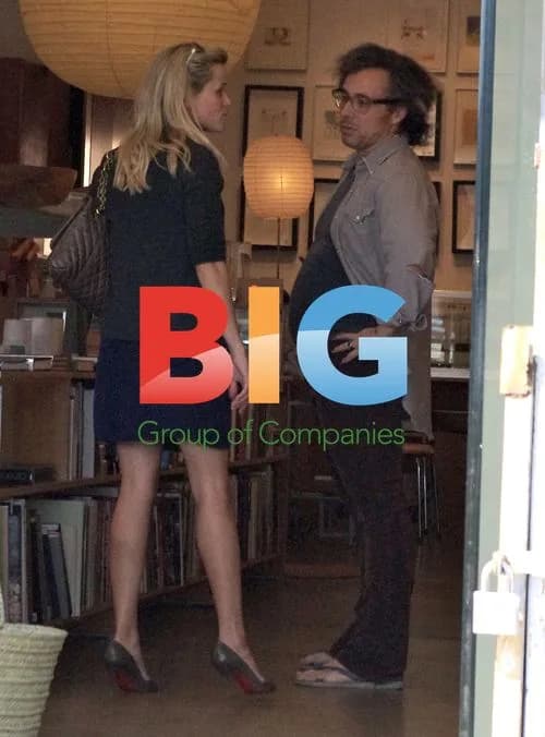 Reese Witherspoon Shopping in LA