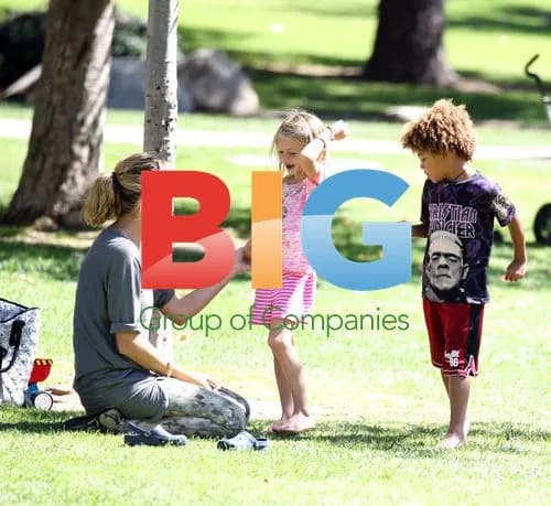 Heidi Klum and Family Picnic in LA Park