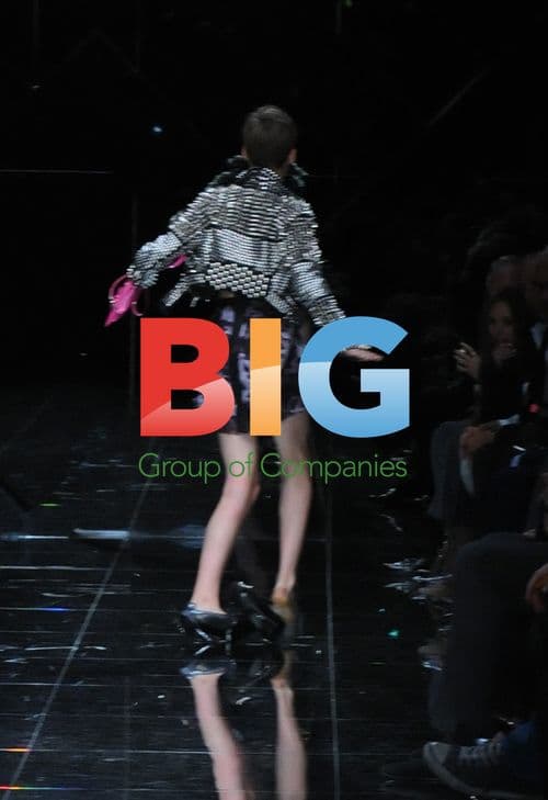 Model stumbles on Burberry catwalk