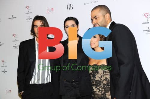 Celebs Pose at 2010 Par Coeur Gala in Paris