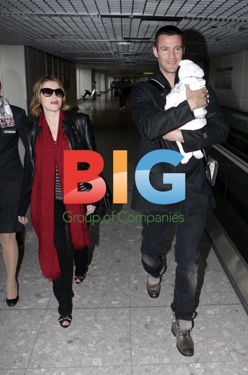 Dannii Minogue arrives in London with family