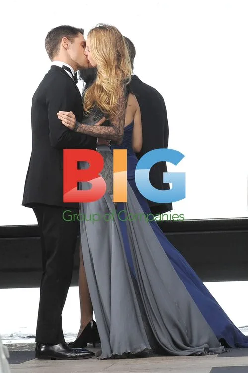 Sam Page and Blake Lively on Gossip Girl set
