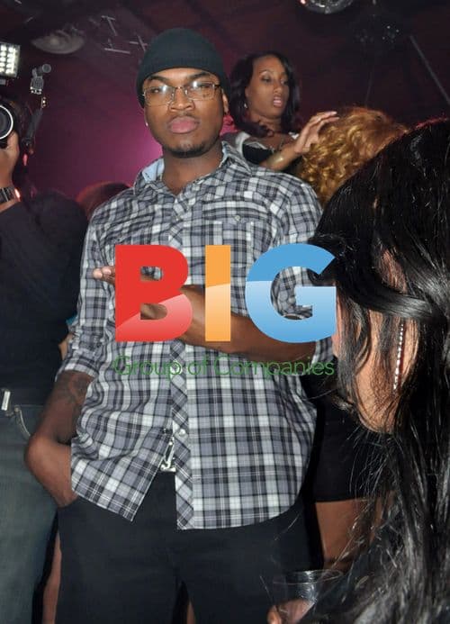 Ne-Yo signs autographs at album release party