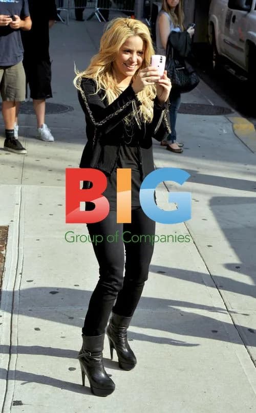 Shakira Arrives for Letterman Taping