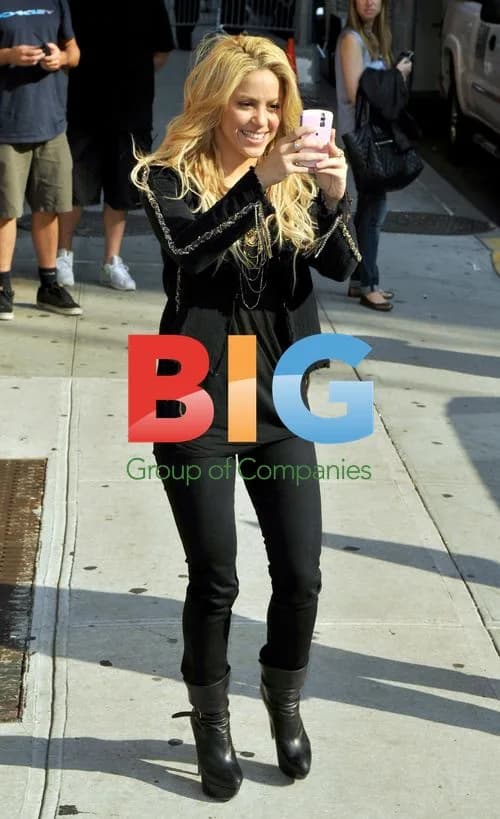 Shakira Arrives for Letterman Show