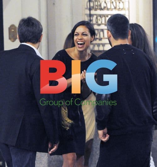 Rosario Dawson Out with Friends in Milan