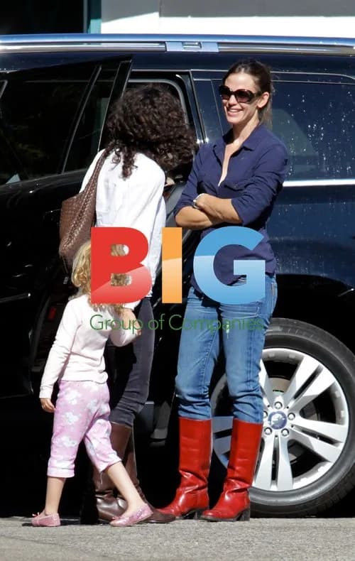 Jennifer Garner Visiting Whitney Port