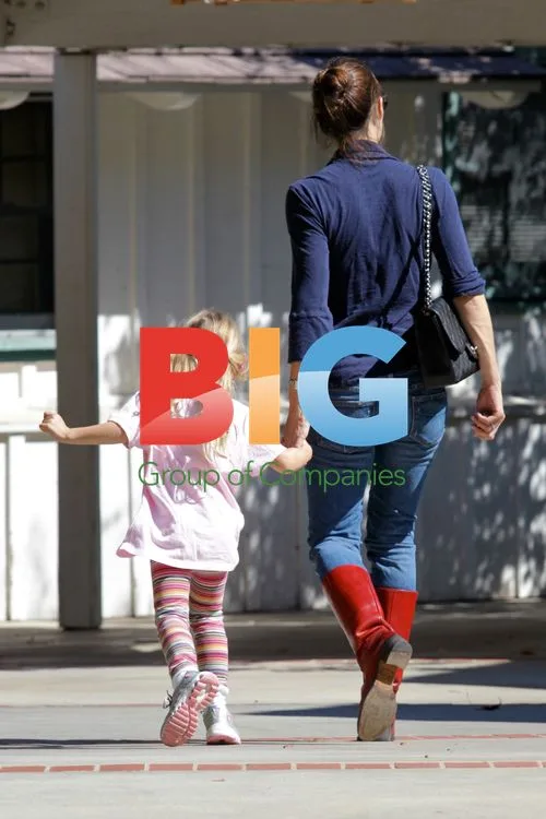 Jennifer Garner Arrives at Whitney Port's House