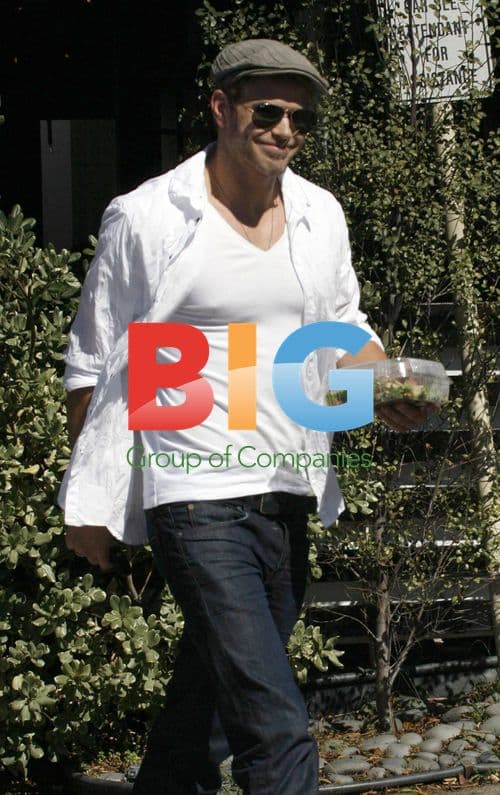 Kellan Lutz Grabs Lunch in West Hollywood