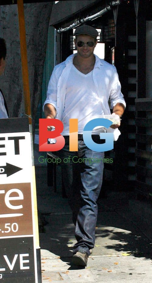 Kellan Lutz grabbing lunch in West Hollywood