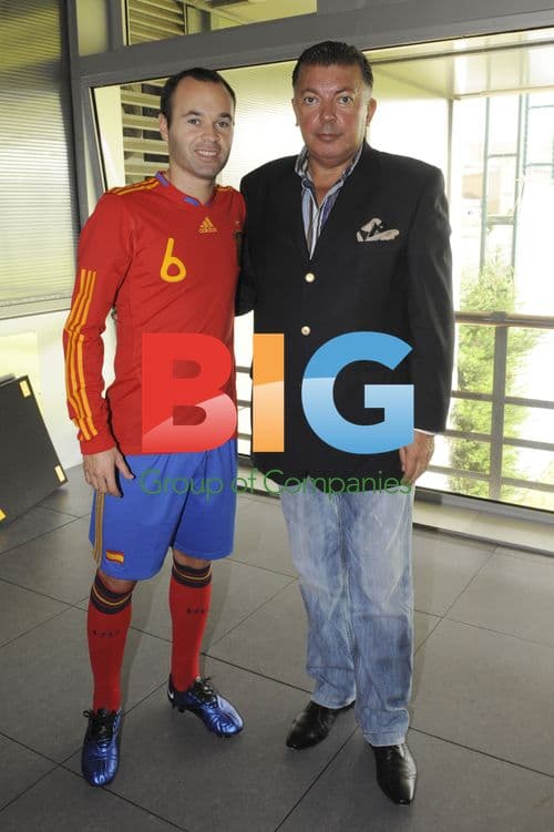 Michael Wade measures David Villa and Andres Iniesta for wax figures