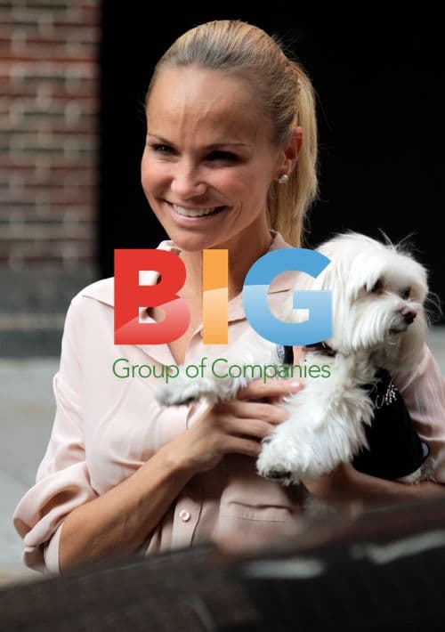 Kristin Chenoweth greets fans with dog