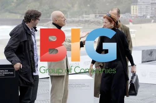 Norman Foster and Elena Ochoa at film festival photocall