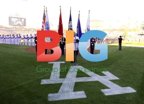 Placido Domingo sings national anthem at Dodgers game