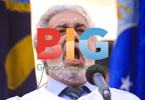 Placido Domingo sings national anthem
