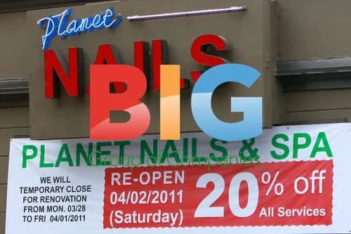 Gwen Stefani at Planet Nails